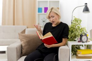 Lire régulièrement peut-il ralentir le vieillissement du cerveau ?